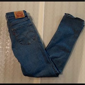 Levi’s 724 High Rise Straight Leg Jeans!